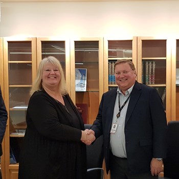 Við undirritun þjónustusamnings